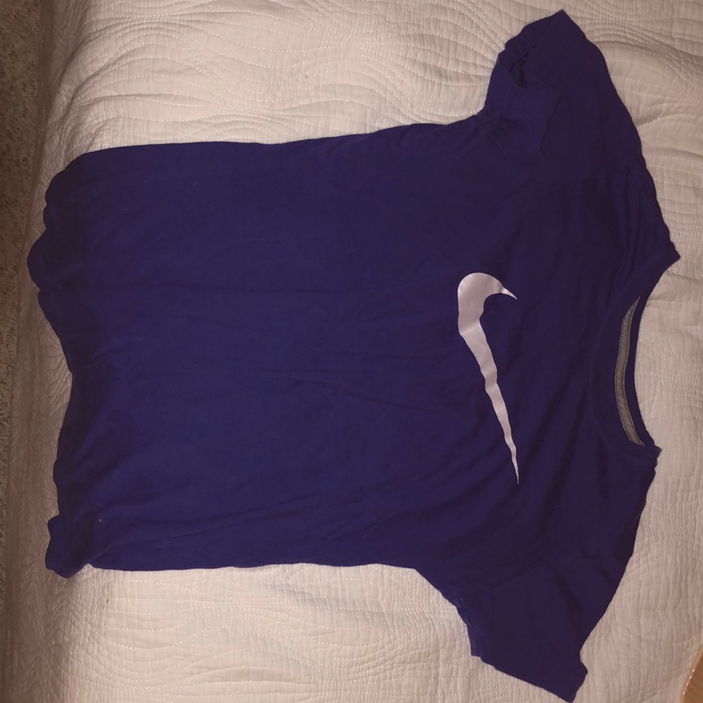 I am selling a Nike shirt!